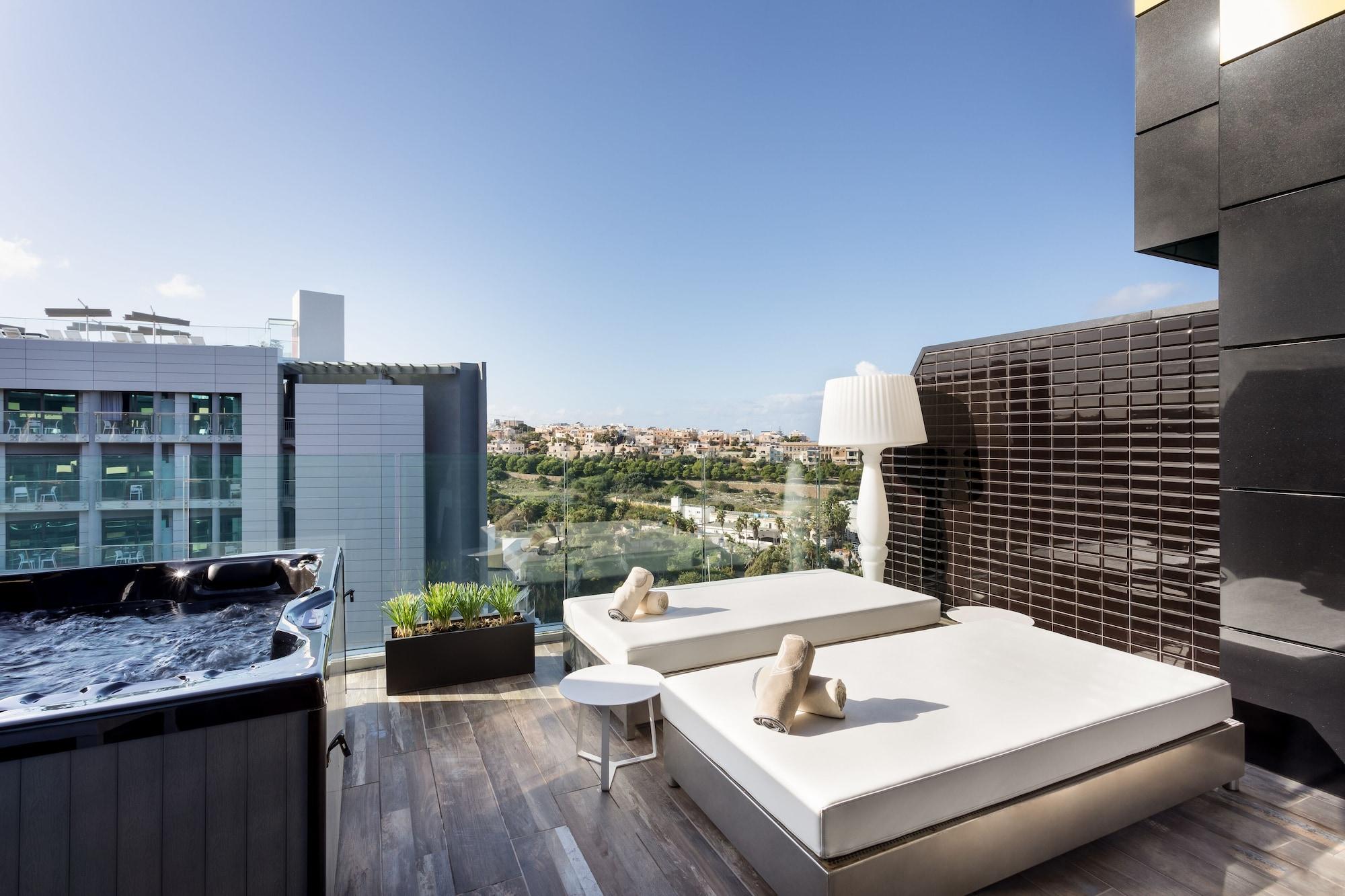 H (adults Only) 4*
