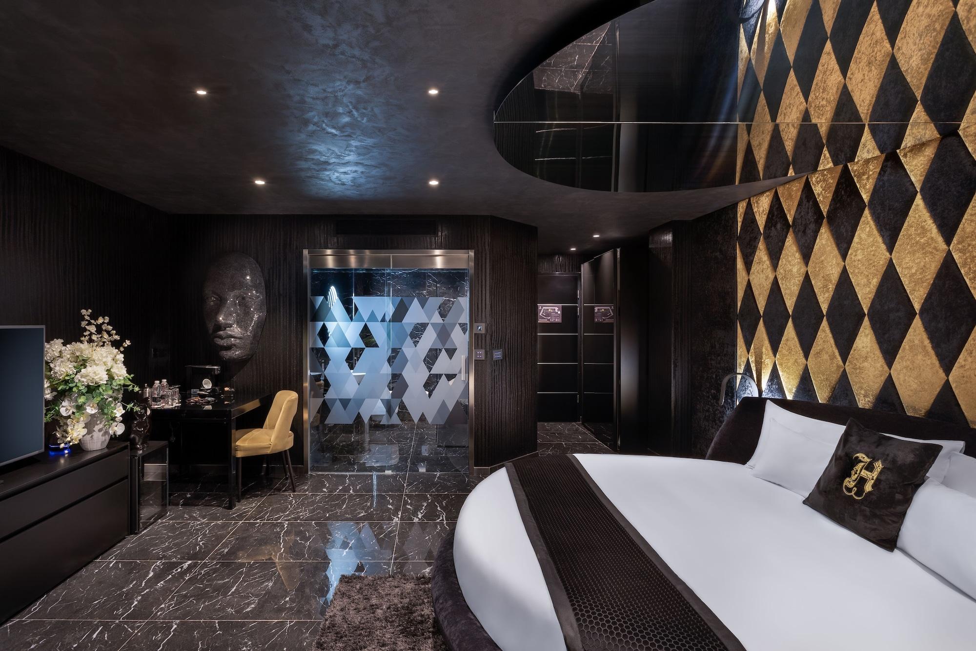 H (adults Only) 4*