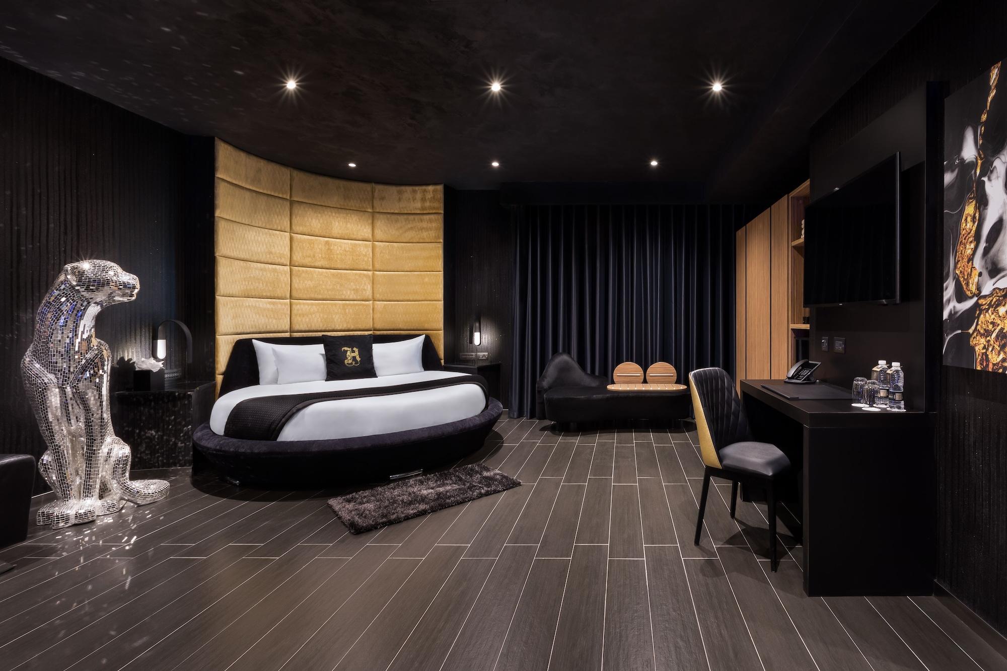 H (adults Only) 4*